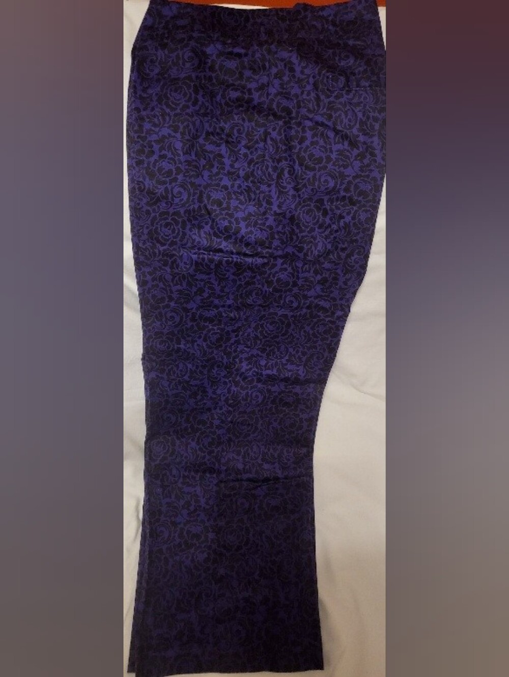 Womens Capris Pants in a Beautiful Purple and Black Jacquard Print Size 12 NWOT